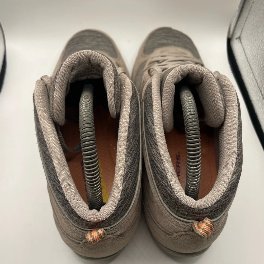 Skechers gently used
